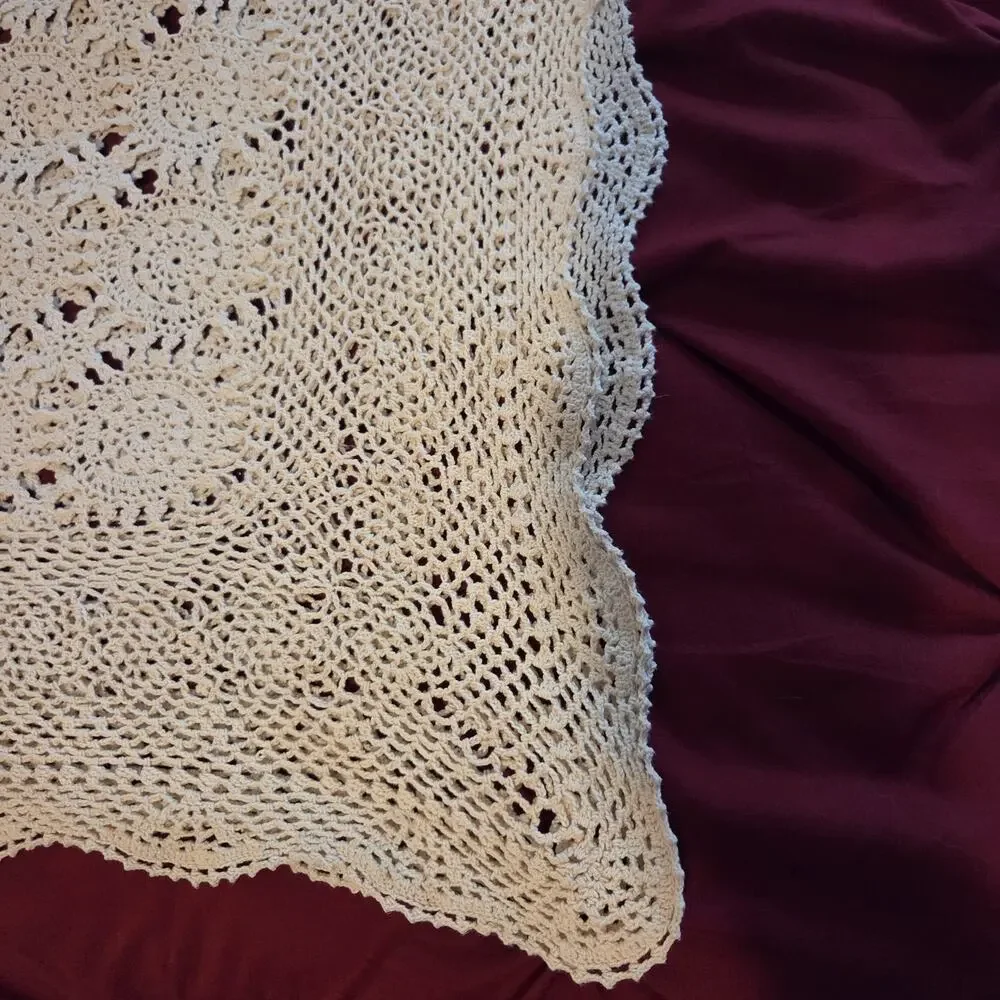 Vtg Handmade Crochet Tablecloth Bed Coverlet Rectangle Ecru 90x52 6-8 Chair Size